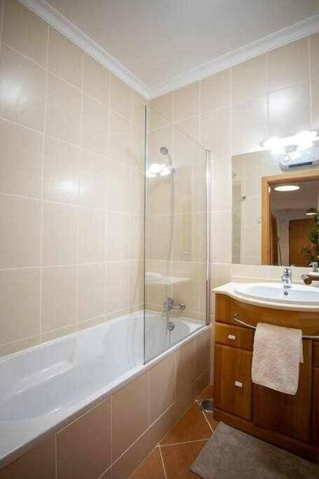 Modern 3Br Apt W/ Lg Terrace, Bbq, Ac & Parking Tavira Exterior photo