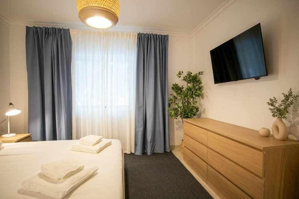 Modern 3Br Apt W/ Lg Terrace, Bbq, Ac & Parking Tavira Exterior photo