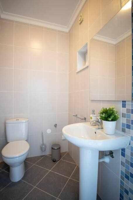 Modern 3Br Apt W/ Lg Terrace, Bbq, Ac & Parking Tavira Exterior photo